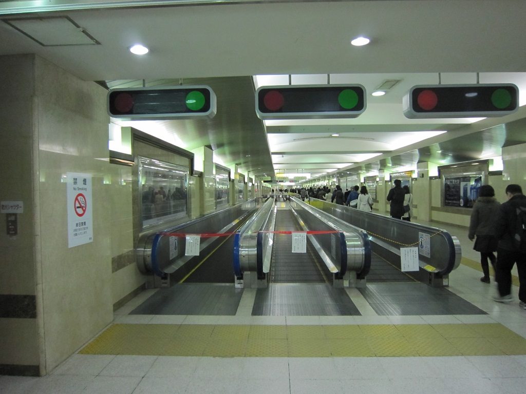 JR京葉線 東京駅 節電のため京葉線へのムービングウォーク停止中