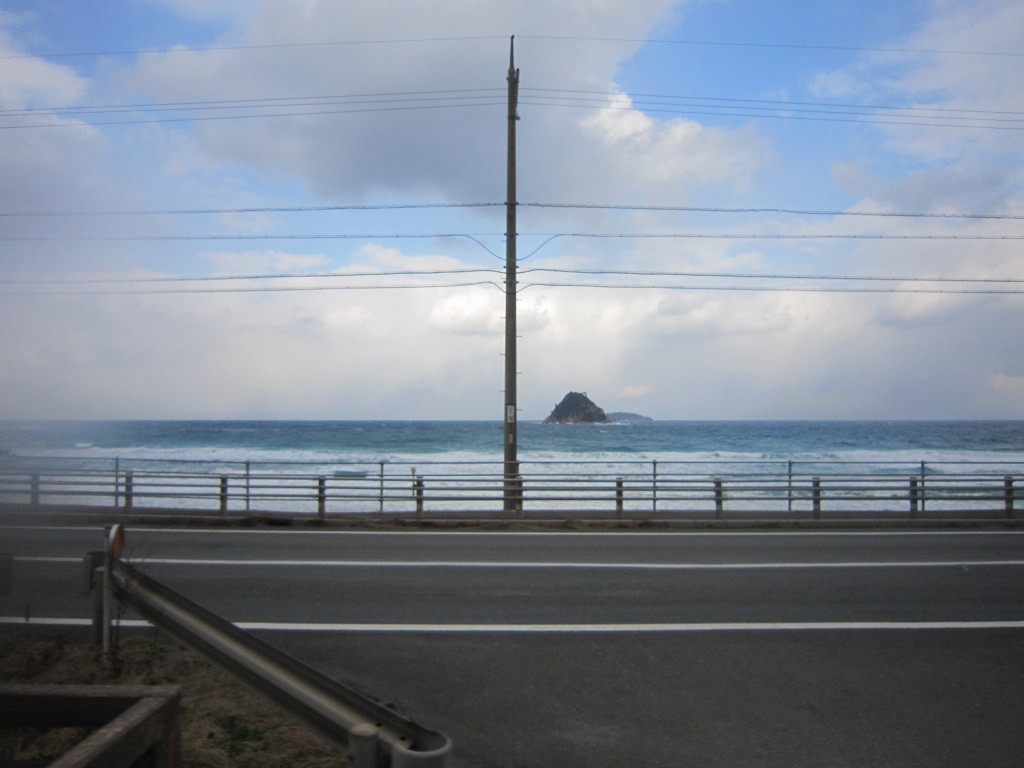 JR山陰本線 益田～長門市 島が一つぽつんと見えます