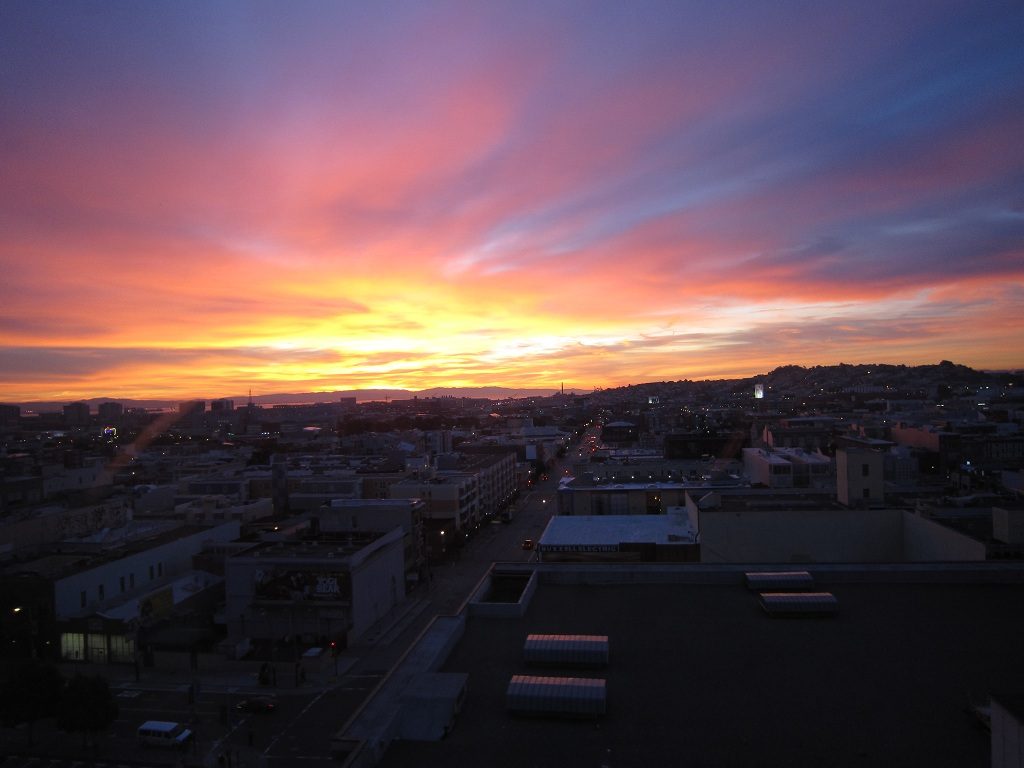 サンフランシスコ ホテルからの景色 朝焼けがきれいです