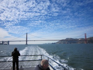 サンフランシスコ湾からのゴールデンゲートブリッジ