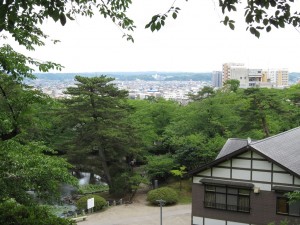 千秋公園 久保田城本丸があったあたりから秋田市内を眺める