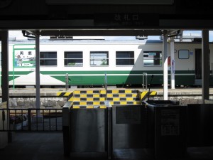 JR男鹿線 男鹿駅 改札口 駅待合室より