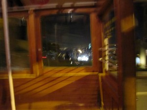 サンフランシスコ 夜のケーブルカーからの車窓