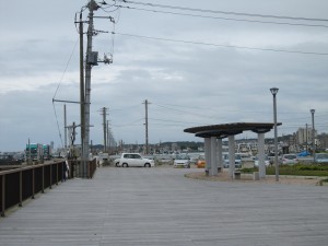 銚子駅近くの公園的なところ 銚子大橋と漁船が見えます