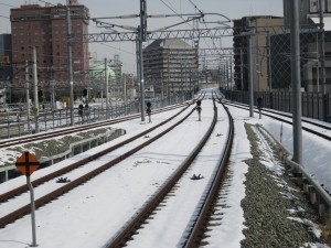 JR長野新幹線 長野駅 線路にまで雪が積もってます