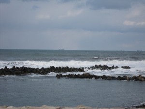 新潟市 金衛町海岸 今日はちょっと波が高めでした