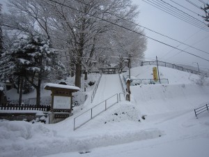 冬の温海温泉 熊野神社 冬に参拝するにはハードルが高そうです