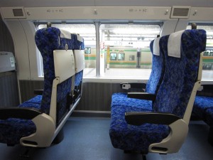 E233系 グリーン車 座席