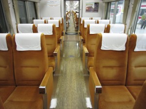 東武鉄道300系 特急きりふり 車内
