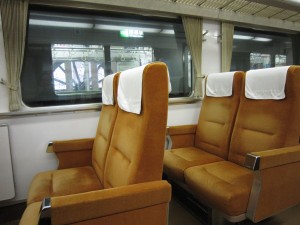 東武鉄道300系 特急きりふり シート