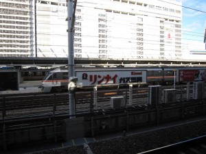 JR中央西線 名古屋駅 新幹線ホームから在来線ホームを眺める