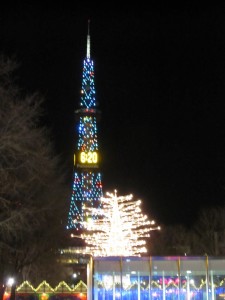 札幌のテレビ塔がそのままクリスマスツリーになってました