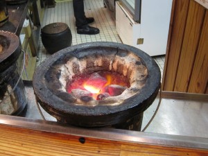 札幌で食べたジンギスカン 炭火焼なので七輪です