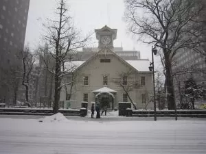 札幌市時計台 正面 この日は雪でした