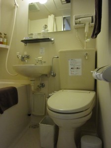 ホテルパコ Jrススキノ トイレ、洗面台と浴槽