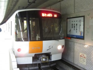 札幌地下鉄東西線8000型 新さっぽろ駅にて 