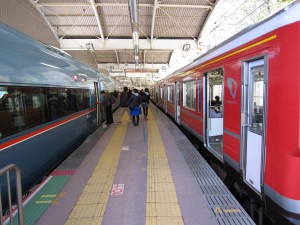 箱根登山鉄道 箱根湯本駅 1番線と2番線 小田原・新宿方面行きホーム