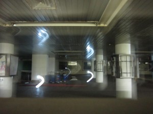 京成電鉄 旧本線 旧成田空港駅 封鎖された駅コンコース内部 まるで心霊写真です