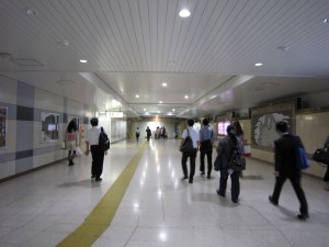 JR東北新幹線 東京駅 武蔵野線・京葉線コンコースへのエスカレーター