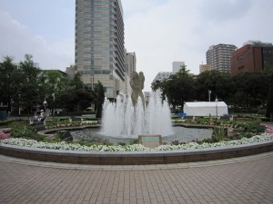 横浜 山下公園 中央広場 水の守護神