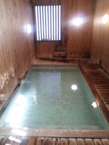 蔵王温泉 上湯共同浴場 浴室 檜風呂です