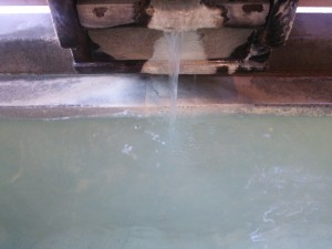 山形 蔵王温泉 ホテルルーセントタカミヤ お湯は酸性・含硫黄・アルミニウム－硫酸塩・塩化物泉で、白い濁り湯です