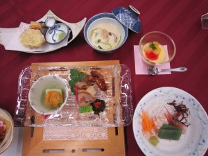 山形 蔵王温泉 ホテルルーセントタカミヤ 夕食の一例 前菜、刺身、天ぷら、茶わん蒸し、デザート