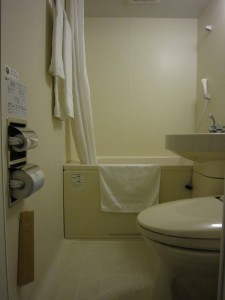 ホテル ルートイン 水戸県庁前 シングルルーム お風呂 大浴場があるだけにやや狭いです
