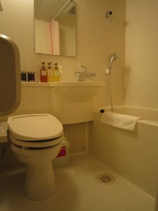 ホテルドーミーイン広島 シングルルーム お風呂とトイレ
