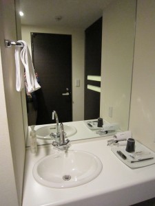 ホテルドーミーイン高崎 洗面台がトイレ・シャワーと別についています