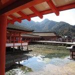 広島 宮島 厳島神社 入口から本殿を見る