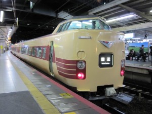 JR西日本 381系 特急こうのとり 前面 新大阪駅にて