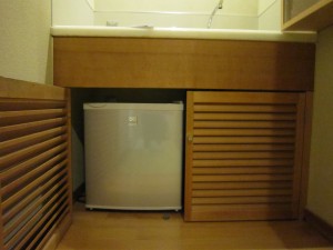日光グランドホテル ほのかな宿 樹林 和室 洗面台の下に冷蔵庫があります