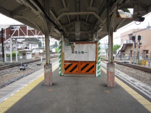 東武鬼怒川線 下今市駅 旧跨線橋への階位 閉鎖されていました