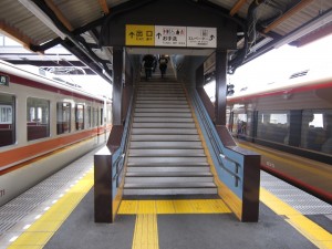 東武日光線 下今市駅 新跨線橋への階段