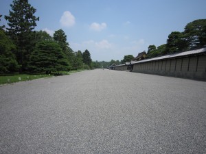 京都御苑 一面の砂利道