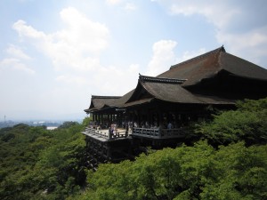 京都 清水寺 奥の院から清水の舞台がある本堂を眺める