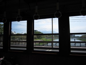 鹿児島市交通局 101型 観光電車 車内から見える桜島