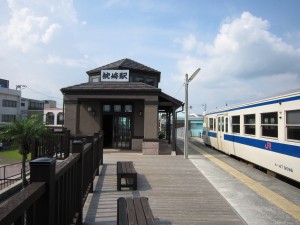 JR指宿枕崎線 枕崎駅 ホームと駅舎 この写真の先が線路の終端です