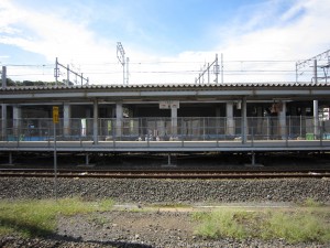 JR三角線 熊本駅 在来線高架工事中の写真