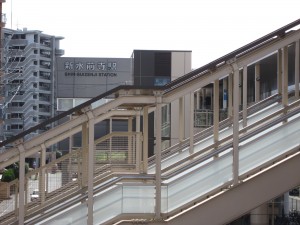 JR豊肥本線 新水前寺駅 駅舎 歩道橋で新水前寺駅前電停とつながっています