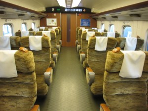 JR西日本 九州新幹線 N700系 車内 なんと新幹線にして横4列シートです