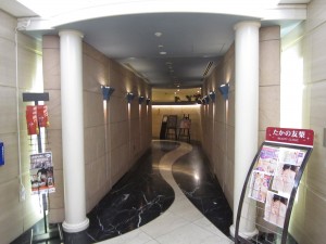 横浜 スカイビル 14階エレベーターホール スカイスパがこの先にあります