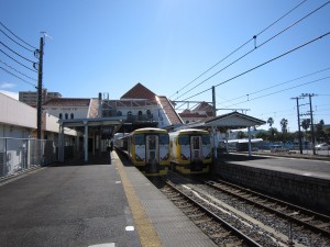 JR内房線 館山駅 ホーム 左が1番線 右が2番線と3番線