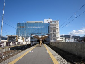 富士急行線 富士山駅 （旧:富士吉田駅） ホーム 基本的に2番線が河口湖行き、3番線が大月行きです