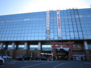 富士急行線 富士山駅 （旧:富士吉田駅） 駅舎 ガラス張りの立派な建物です