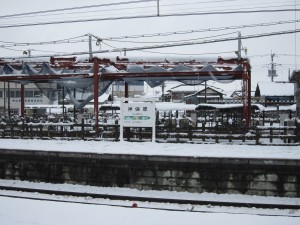 JR高崎線 神保原駅 雪のホーム ここでも運転見合わせでした