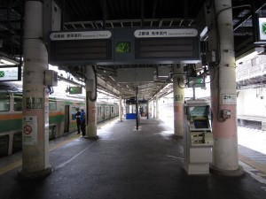 JR高崎線 高崎駅 2番線と4番線 雪のためダイヤが大幅に乱れ、消えた電光掲示板