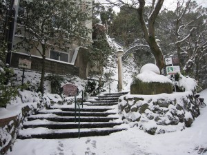 大雪の長崎県 グラバー園 大浦天主堂下電停からの最寄りの入り口