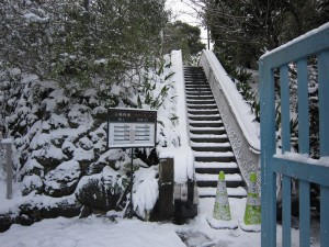 大雪の長崎県 グラバー園 大浦天主堂下電停からの最初のエスカレータ